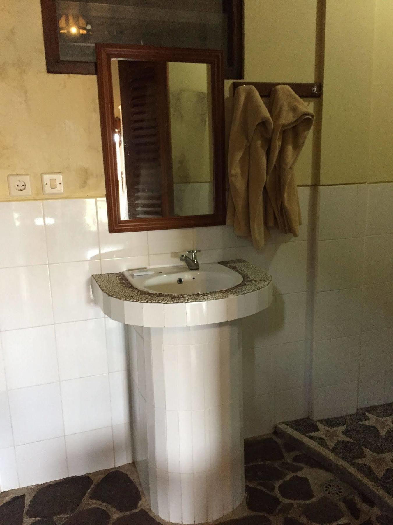 Meme Surung Guesthouse Munduk Exterior foto